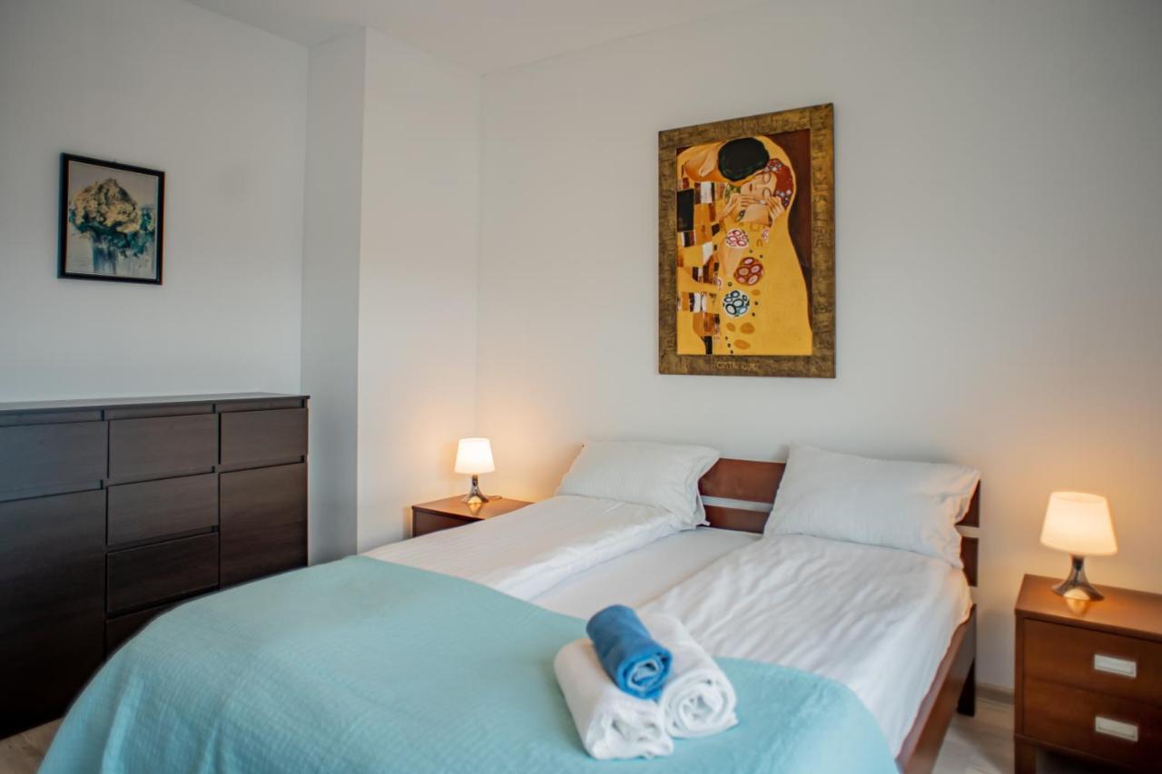 Golden Apartments กดัญสก์ ภายนอก รูปภาพ